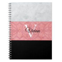 Monogramación De Batik Rosa Ruddy Y Acuarela Gris