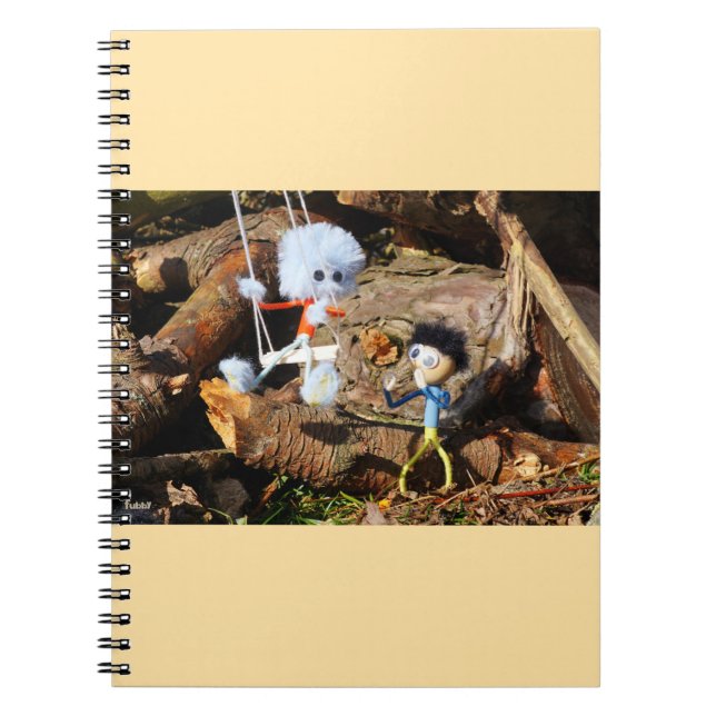 Cuaderno Monster Fubby op schommel. (Frente)