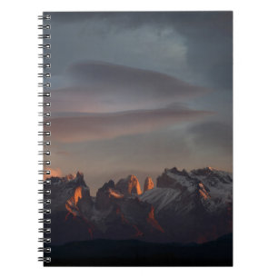CUADERNO MONTAÑA ROCA BAJO NUBES GRIS