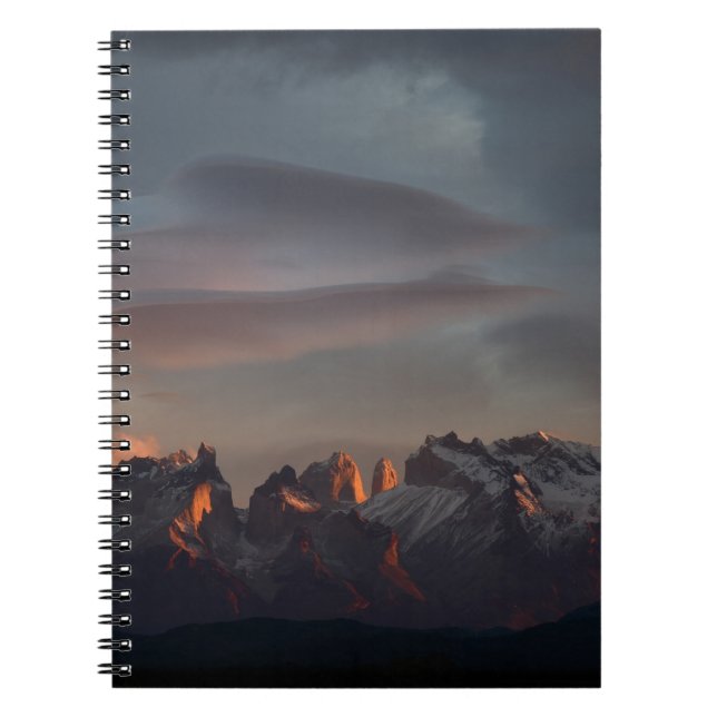 CUADERNO MONTAÑA ROCA BAJO NUBES GRIS (Frente)