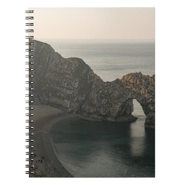 CUADERNO MONTAÑA ROCKY MARRÓN JUNTO AL CUERPO DEL AGUA DURA (Frente)