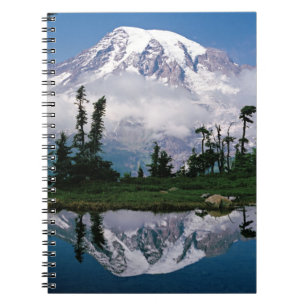 Cuaderno Monte Rainier reflejado en un lago de montaña