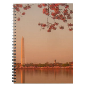 Cuaderno Monumento de Washington Sakura en la puesta del