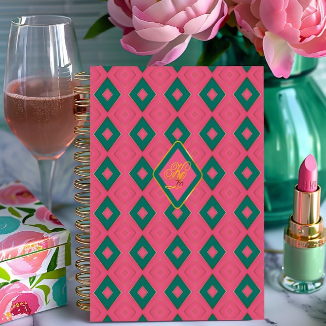 Cuaderno Motivo de diamante verde y rosado precoz monograma (Chic Pink and Green Diamond Motif Notebook/Glossy Softcover, Matte Hardcover )