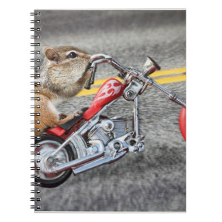 Cuaderno Motorista del Chipmunk que monta una motocicleta
