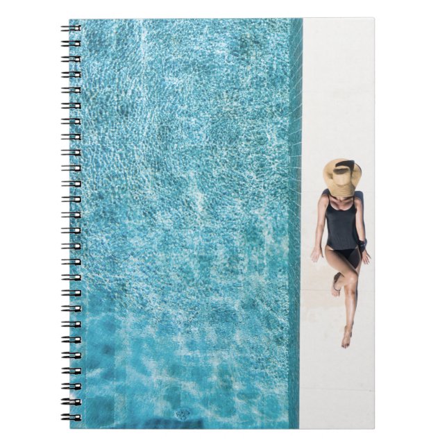 Cuaderno Mujer con base en bikini negro y gorra solar blanc (Frente)