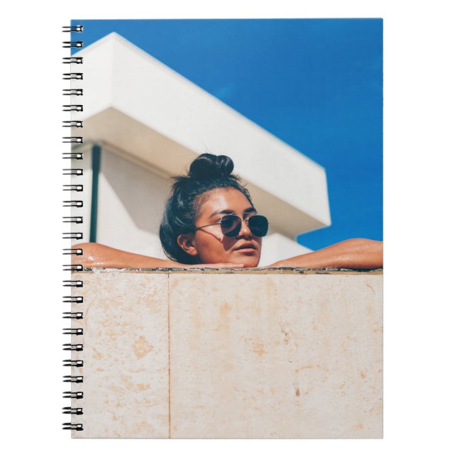 Cuaderno Mujer con gafas de sol negras (Frente)