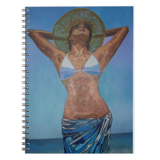 Cuaderno Mujer Con Gorra Y Sarong Disfrutando Del Verano