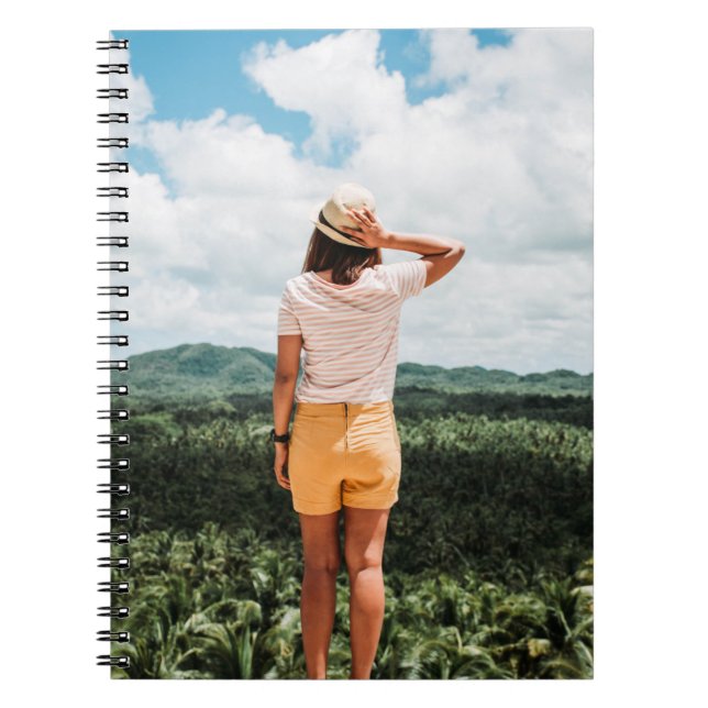 Cuaderno Mujer con pantalones cortos amarillos (Frente)