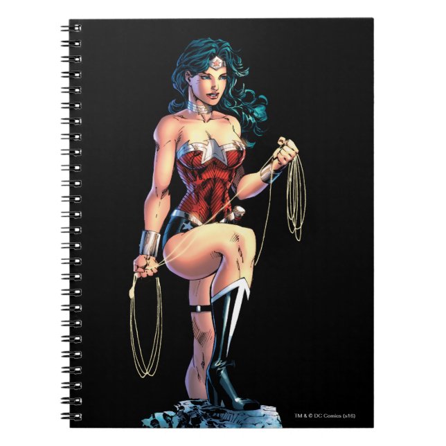 Cuaderno Mujer Maravilla agarrando a Lasso por encima de la (Frente)
