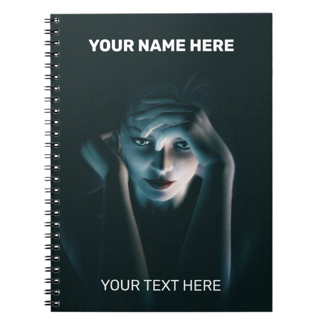 Cuaderno Mujer pensando hermoso. Texto personalizable en (Frente)