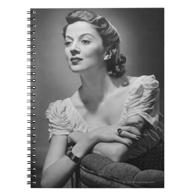 Cuaderno Mujer que presenta en estudio (Frente)
