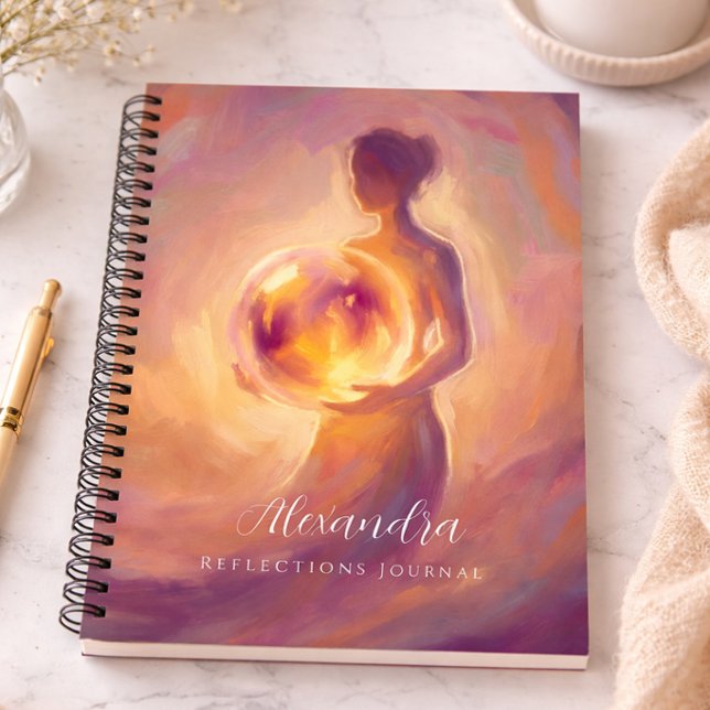 Cuaderno Mujer sosteniendo reflejos personalizados de luz (Subido por el creador)
