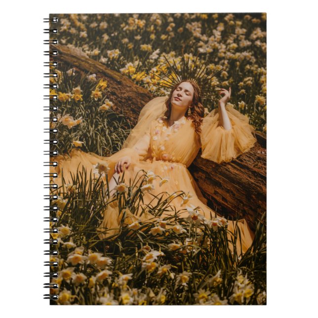 Cuaderno mujeres rodeadas por un libro de notas en espiral  (Frente)