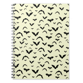 Cuaderno Murciélagos voladores sobre amarillo