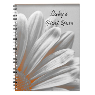 Cuaderno Naranja Floral resalta el primer año del bebé