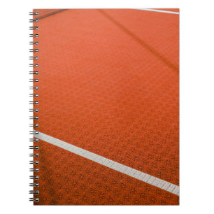 Cuaderno Naranja y textil blanco