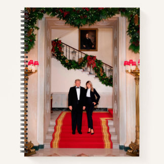 Cuaderno Navidad acerca al presidente Donald Trump y a Mela