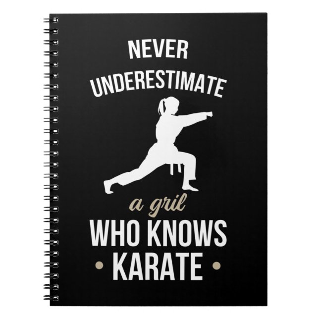 Cuaderno Never Underestimate A Girl Who Knows Karate Martia (Frente)