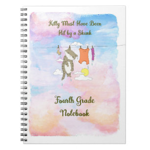 Cuaderno Niño en edad escolar con un gatito colgando en sec