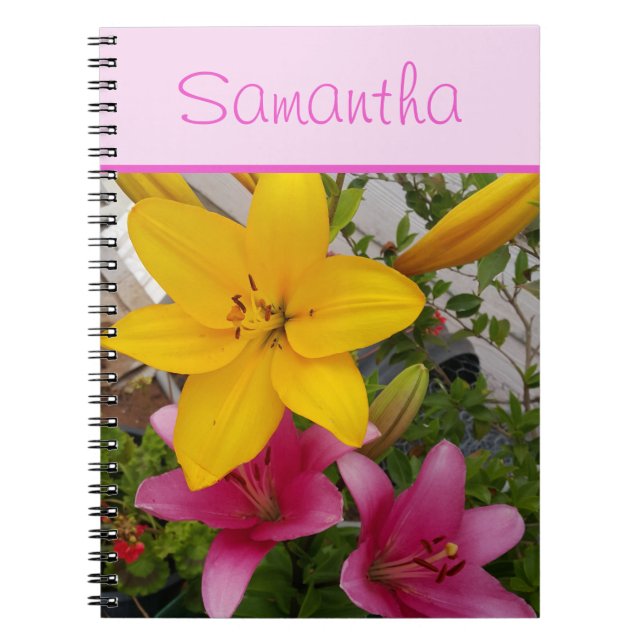 Cuaderno Nombre de Chicas de flores de lirio rosa y amarill (Frente)