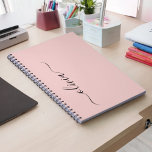 Cuaderno Nombre del Monograma de Rubor Dusty Pink Moderne S<br><div class="desc">Rubor Dusty Pink Simple Script Monograma Nombre de bloc de notas espiral. Esto hace que el dulce perfecto cumpleaños 16,  boda,  ducha de novia,  aniversario,  ducha de bebé o fiesta de soltera sea regalo para alguien que ama el lujo glam y los estilos de moda.</div>