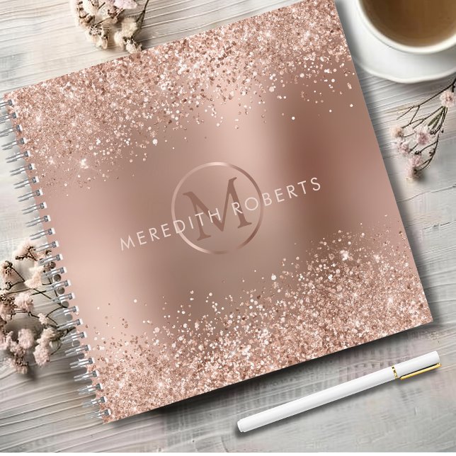 Cuaderno Nombre del monograma del Purpurina de oro Rosa (Rose Gold Foil Blush Glitter Monogram Name Personalized Notebook)