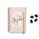 Cuaderno Nombre personalizado moderno Monograma Pastel rosa<br><div class="desc">Nombre personalizado moderno Monograma Pastel rosa</div>