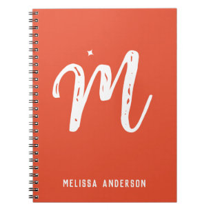 Cuaderno Nombre simple del monograma del Naranja rojo Minim