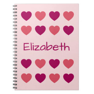 Cuaderno Nombres con Patrón de Corazones en Tonos Rosados L