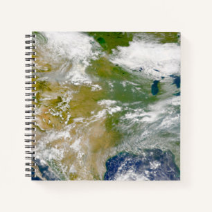 Cuaderno Norteamérica Con Humo Visible En Lugares.
