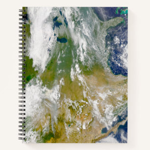 Cuaderno Norteamérica Con Humo Visible En Lugares.