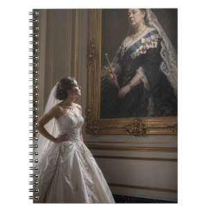Cuaderno Novia Elegante Contemplando Retrato Real Victorian