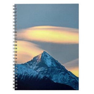 Cuaderno Nubes Únicas Sobre Montañas Cubiertas de Nieve