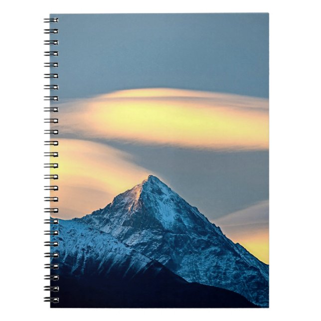 Cuaderno Nubes Únicas Sobre Montañas Cubiertas de Nieve (Frente)