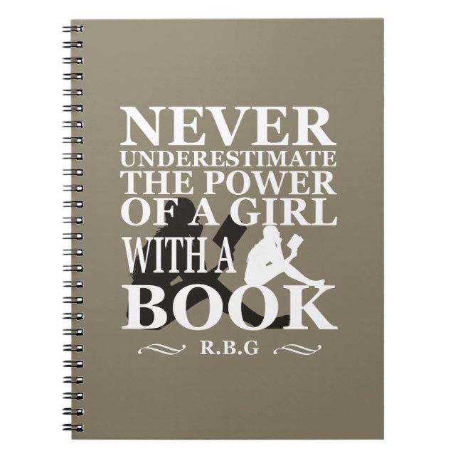 Cuaderno Nunca subestimar a un chica con un libro (Frente)