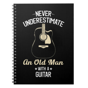 Cuaderno Nunca subestimes a un anciano con una guita acústi