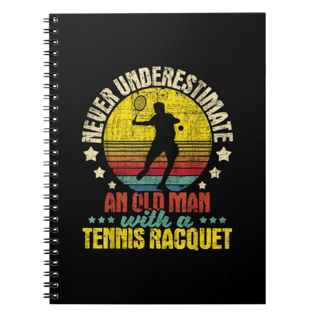 Cuaderno Nunca Subestimes A Un Viejo Hombre - Tennis Racket (Frente)