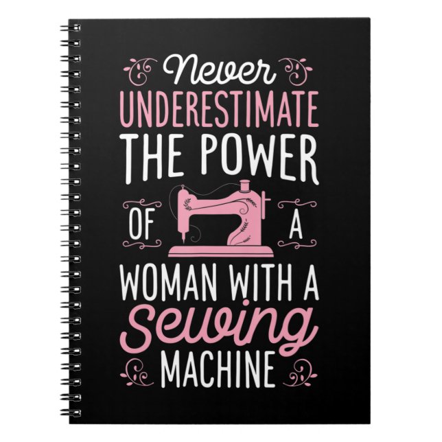 Cuaderno Nunca Subestimes A Una Mujer Con Una Máquina De Co (Frente)