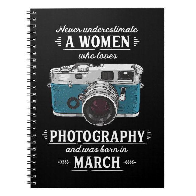 Cuaderno Nunca Subestimes A Una Mujer Que Ama La Fotografía (Frente)