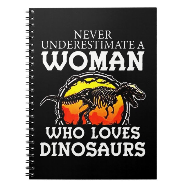 Cuaderno Nunca Subestimes A Una Mujer Que Ama Los Dinosauri (Frente)
