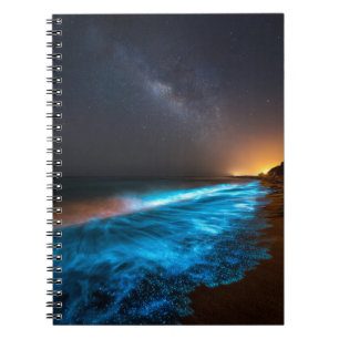Cuaderno Olas bioluminiscentes bajo la foto de Starry Sky