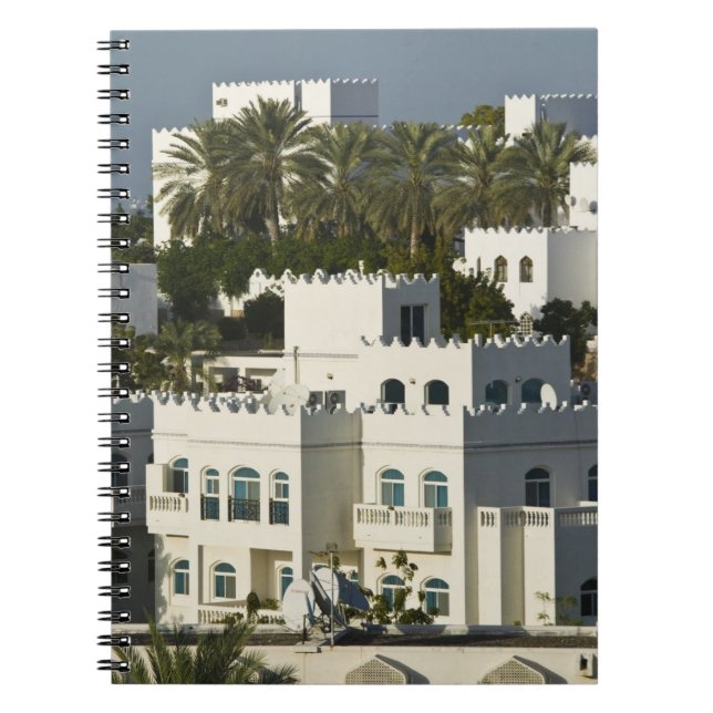 Cuaderno Omán, Mascate, Qurm. Edificios del área de Qurm / (Frente)