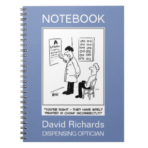 Cuaderno Óptico realizando una prueba de vista