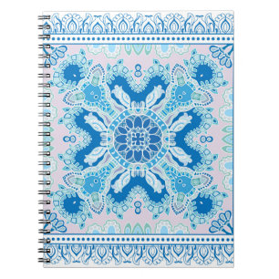 Cuaderno Ornamento colorido decorativo sobre fondo blanco,