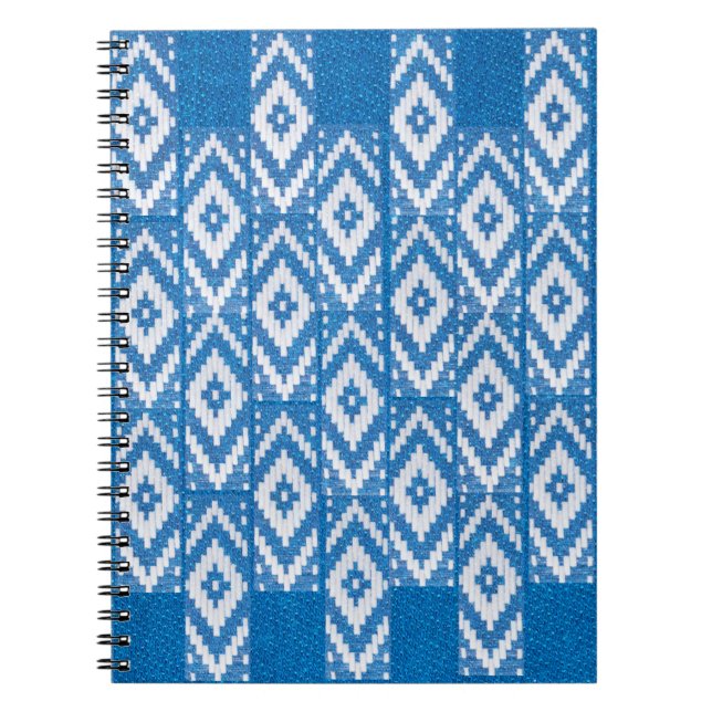 Cuaderno ornamento étnico sobre la ropa de cama natural (Frente)