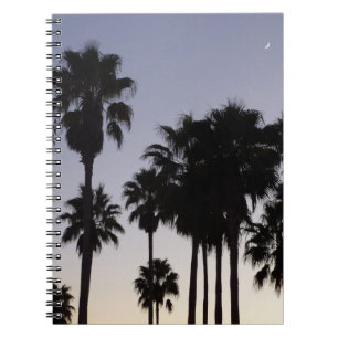 Cuaderno Oscuro con la escena tropical de palmeras