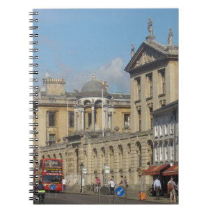 Cuaderno Oxford en el alto