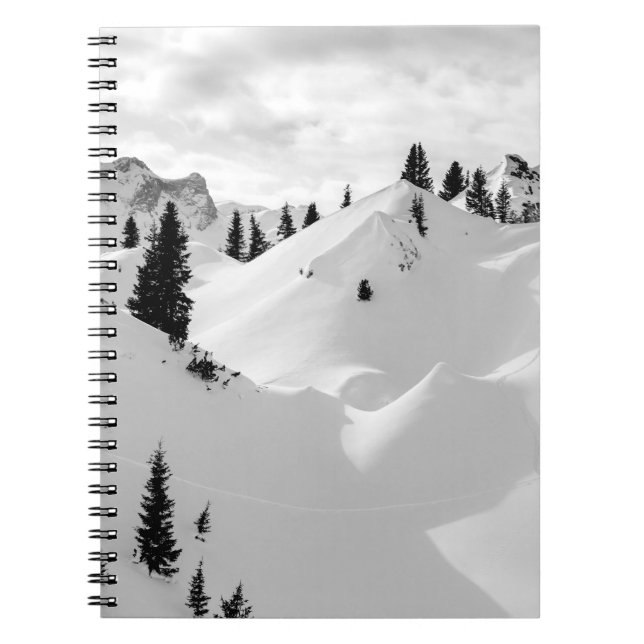 Cuaderno Paisaje alpino: Montañas nevadas de árboles frutal (Frente)