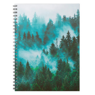 Cuaderno Paisaje de montaña nigoso con bosque de abetos y